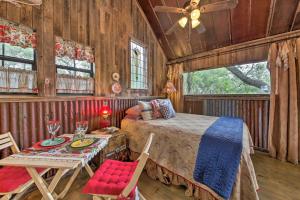 Snuggle Inn Wimberley Cabin with Fire Pit and Deck