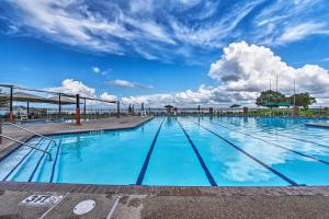 Golf, Swim and Dine! Condo with Lake Conroe Access