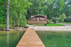 Waterfront Lake Martin Home with Grill and Beach! - 亚历山大城