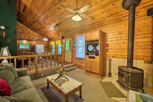 Eureka Springs Studio with Deck, Views and BBQ!