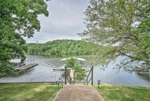 Private Dock Waterfront Gem on Lake of the Ozarks - بحيرة أوزارك