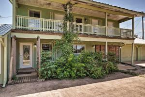 Renovated Austin Apt with Pool at Stunt Ranch!