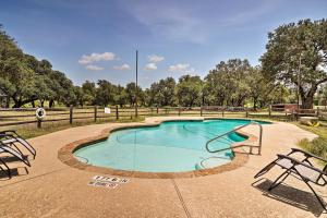 Renovated Austin Apt with Pool at Stunt Ranch!
