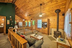 Eureka Springs Studio with Deck, Views and BBQ!