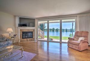 Lake House with Hot Tub - 1 Mi to Surf n Slide