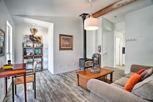 Renovated Austin Apt with Pool at Stunt Ranch!