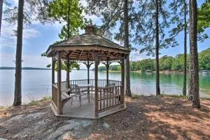 Condo on Lake Keowee with Resort Amenities and Pool! - West Union