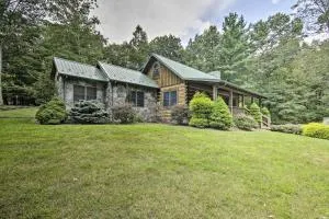 Creekside Berkeley Springs Cabin on 35 Acres! - Mount Trimble