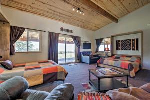 5-Acre Moab Studio with BBQ and Stunning Mtn Views