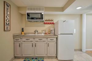 Roomy Salt Lake City Apt with MovieandGame Room