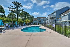 Myrtle Beach Condo with Pool Access about 2 Mi to Beach!