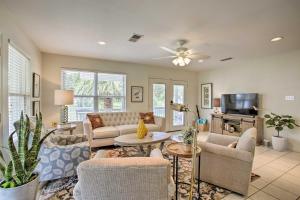 The Palm Bay St Louis Home - Walk to Beach!