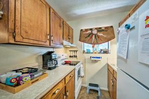 Cabin with Deck 3 Mi to Ski Cloudcroft and Hiking