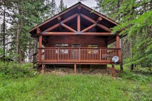 obrázek - Trego Cabin with Mountain Views and Lake Access!