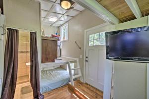 Greencastle Tiny House, Walk to Raccoon Lake!