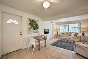 Bonita Beach Apt with AandC and BBQ, Walk to Shore!