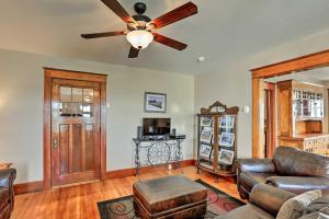 Wyoming Farmhouse Retreat! 10 Mi to Bighorn Canyon