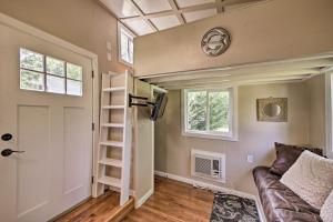 Greencastle Tiny House, Walk to Raccoon Lake!