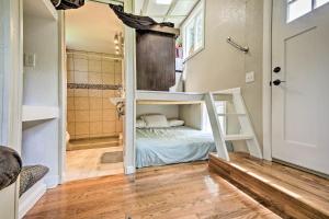 Greencastle Tiny House, Walk to Raccoon Lake!