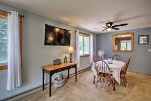 Lincoln Condo with Balcony - 6 Mi to Loon Mtn!