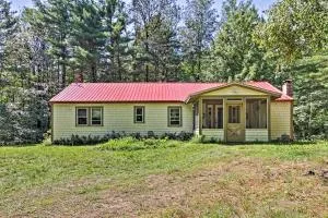 Rustic Bradford Cottage - 14 Miles to Sunapee Mtn! - Newfane