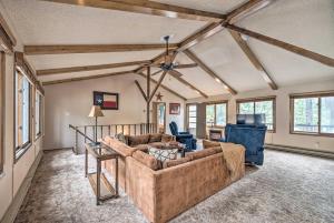 14 Mi to Ski Apache Ruidoso Home with Deck and Grill!