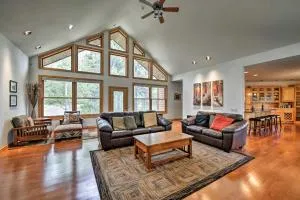 Pagosa Springs Home with Patio, Grill and Hot Tub! - باغوسا سبرينغز