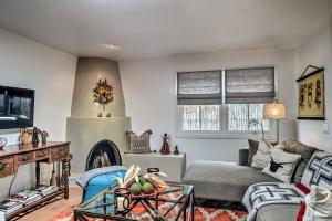 Modern Condo w Santa Fe Charm 1 Mi to Plaza