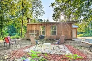 Updated Cabin with Porch, Mins to Cossatot River - Wickes