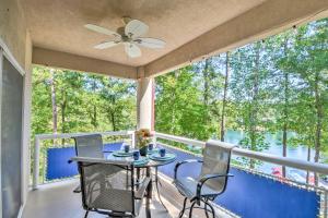 Views, Pools and Marina Lake Keowee Condo! - 4hvězdičkové hotely ve městě Salem