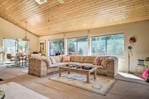 Pine Mountain Club Cottage w Wraparound Deck!