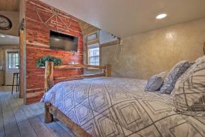 Holiday Home room in Cozy Cabin with Amenities 3 Mi to Show Low Lake