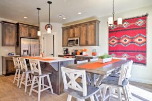 Townhome with Hot Tub, Close to Zion Natl Park!