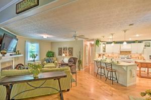 Nottely Lake Home with Hot Tub, Dock, Kayaks and Games