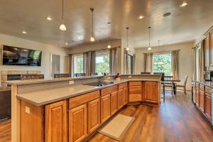 Spacious Flagstaff Home with Fire Pit and Game Room!