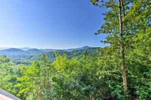 Hiawassee Home with Views Less Than 1 Mi to Lake Chatuge