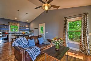 Hiawassee Home with Views Less Than 1 Mi to Lake Chatuge