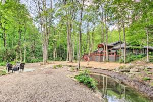 1 Mi to Marina Lake Toxaway Cabin with Fire Pit