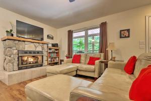 Beech Mountain Home with Covered Deck, Near Skiing!