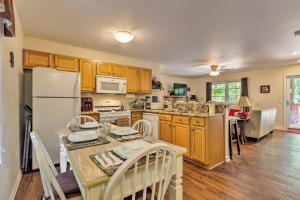 Beech Mountain Home with Covered Deck, Near Skiing!