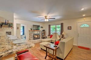 Beech Mountain Home with Covered Deck, Near Skiing!