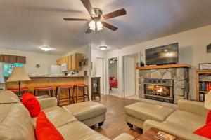 Beech Mountain Home with Covered Deck, Near Skiing!