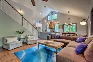 Home with Deck and Game Room - 8 Mi to Asheville - Swannanoa