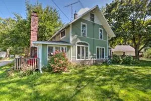Pet-Friendly Home with Views of Lake Delavan! - 德拉文