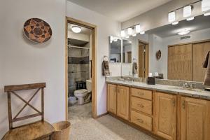 Apartment room in Ground-Floor Condo with Tenmile Views Less Than 10Mi to Copper