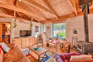 Eclectic Adobe Crestone Cottage with Patio and Yard! - ألاموسا