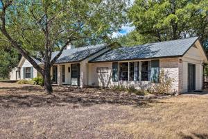 Austin Area Home with Large Private Yard and Deck - 3hvězdičkové hotely ve městě Cedar Park