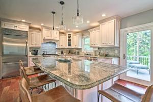 West Dover Home - 3 Miles to Mount Snow Resort!