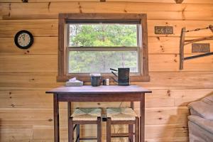 Hike and Snow Play! Mill Spring Cabin Near Winery