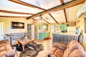 4 Mi to Beach and Fishing Rockport Cottage with Deck! - Refugio